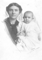 Esther Groskopp Durenberger and daughter Helen - ca 1914 - Mankato, Minnesota