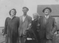 Brownie Jones Lewellen, William Paul Lewellen, his parents Lida and Harve Lewellen in Crawfordsville, Indiana